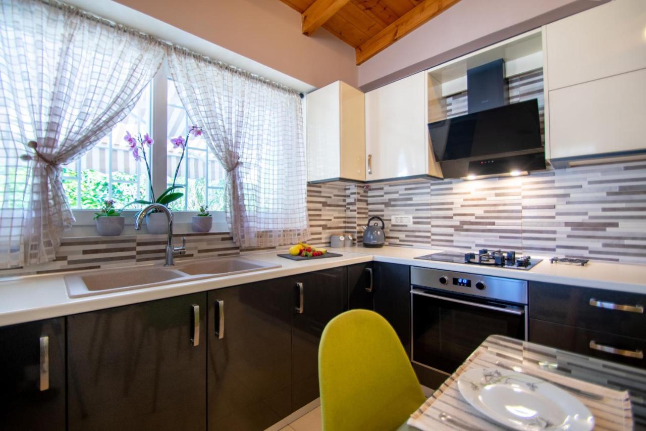 Private Villa Bella Luna ไซคิย์นธอสทาวน์ ภายนอก รูปภาพ