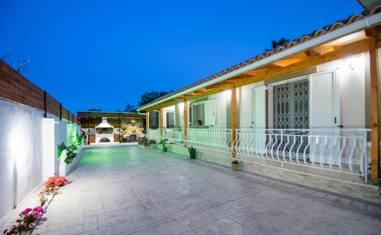 Private Villa Bella Luna ไซคิย์นธอสทาวน์ ภายนอก รูปภาพ